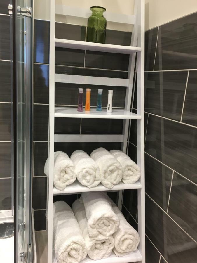 Star Tree Apartment Йорк Екстериор снимка