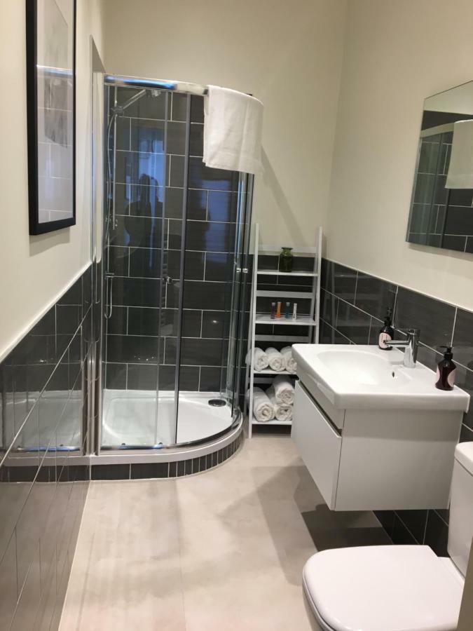 Star Tree Apartment Йорк Екстериор снимка