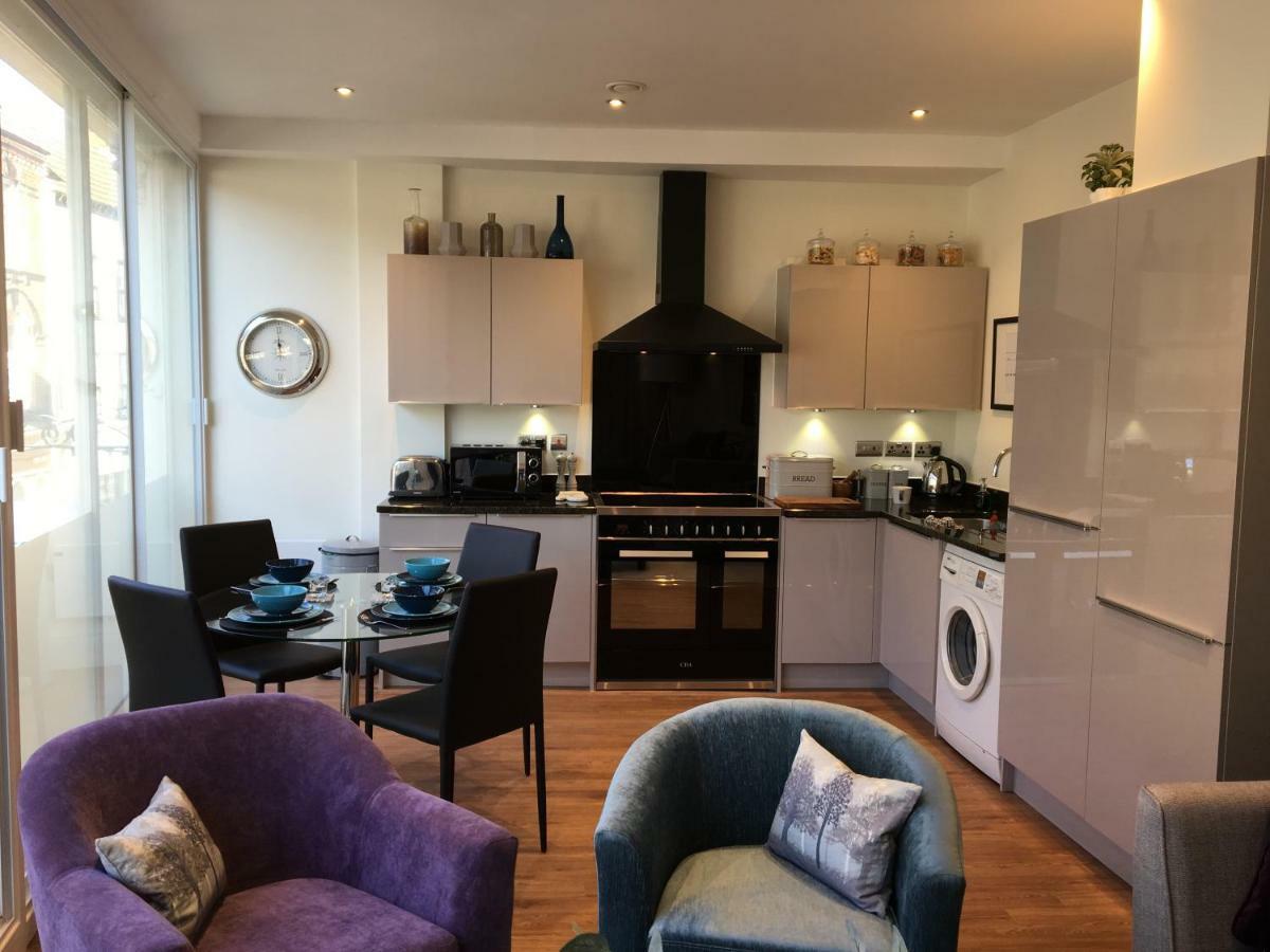 Star Tree Apartment Йорк Екстериор снимка