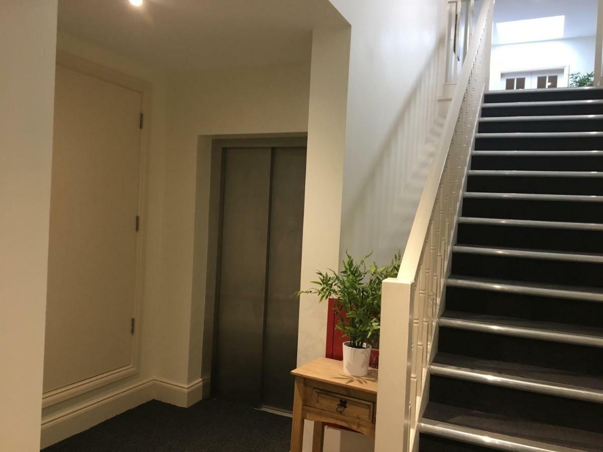 Star Tree Apartment Йорк Екстериор снимка