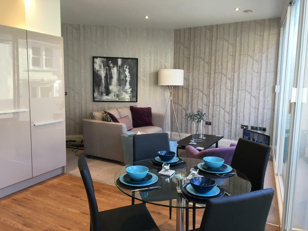 Star Tree Apartment Йорк Екстериор снимка