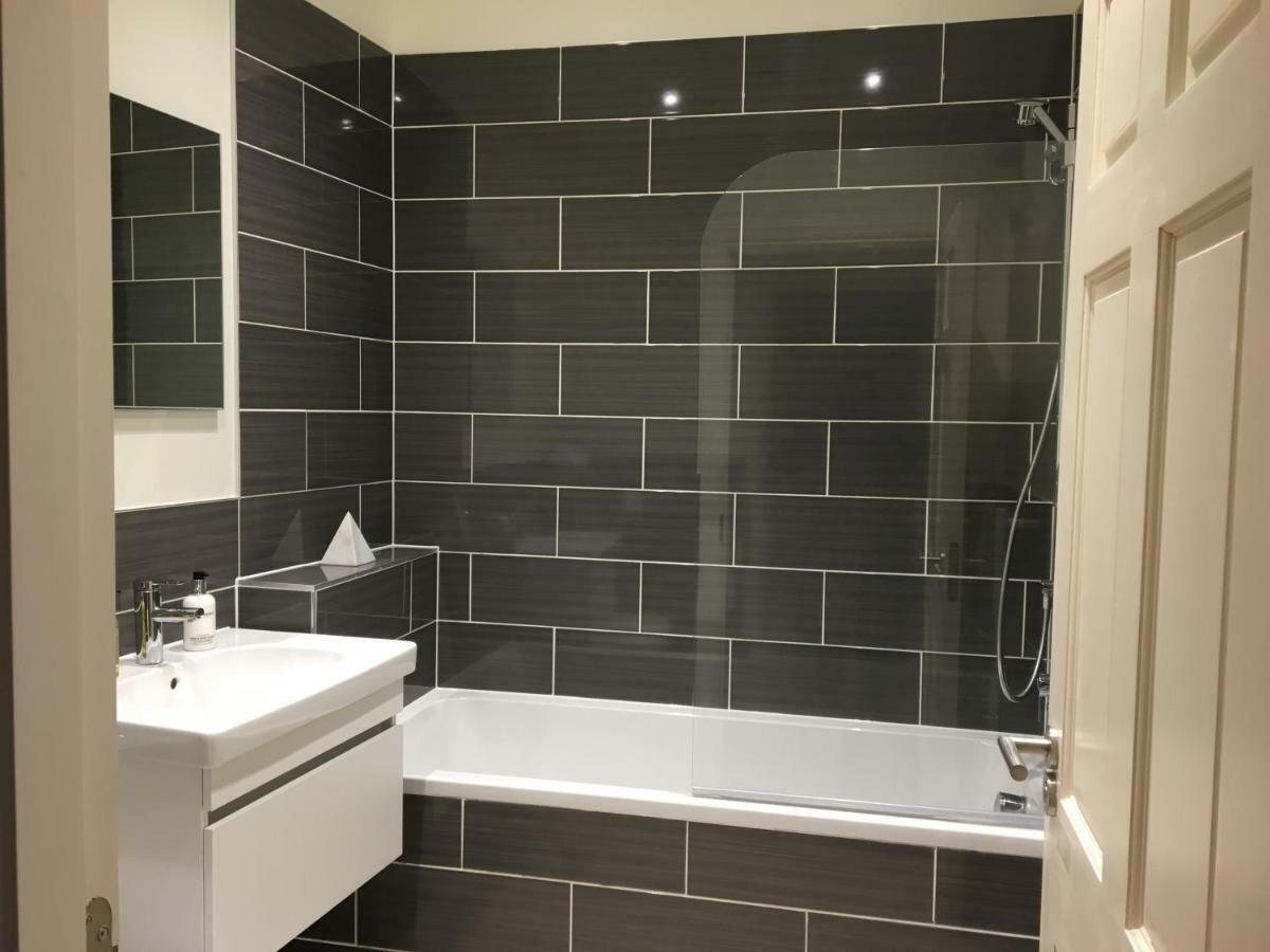 Star Tree Apartment Йорк Екстериор снимка